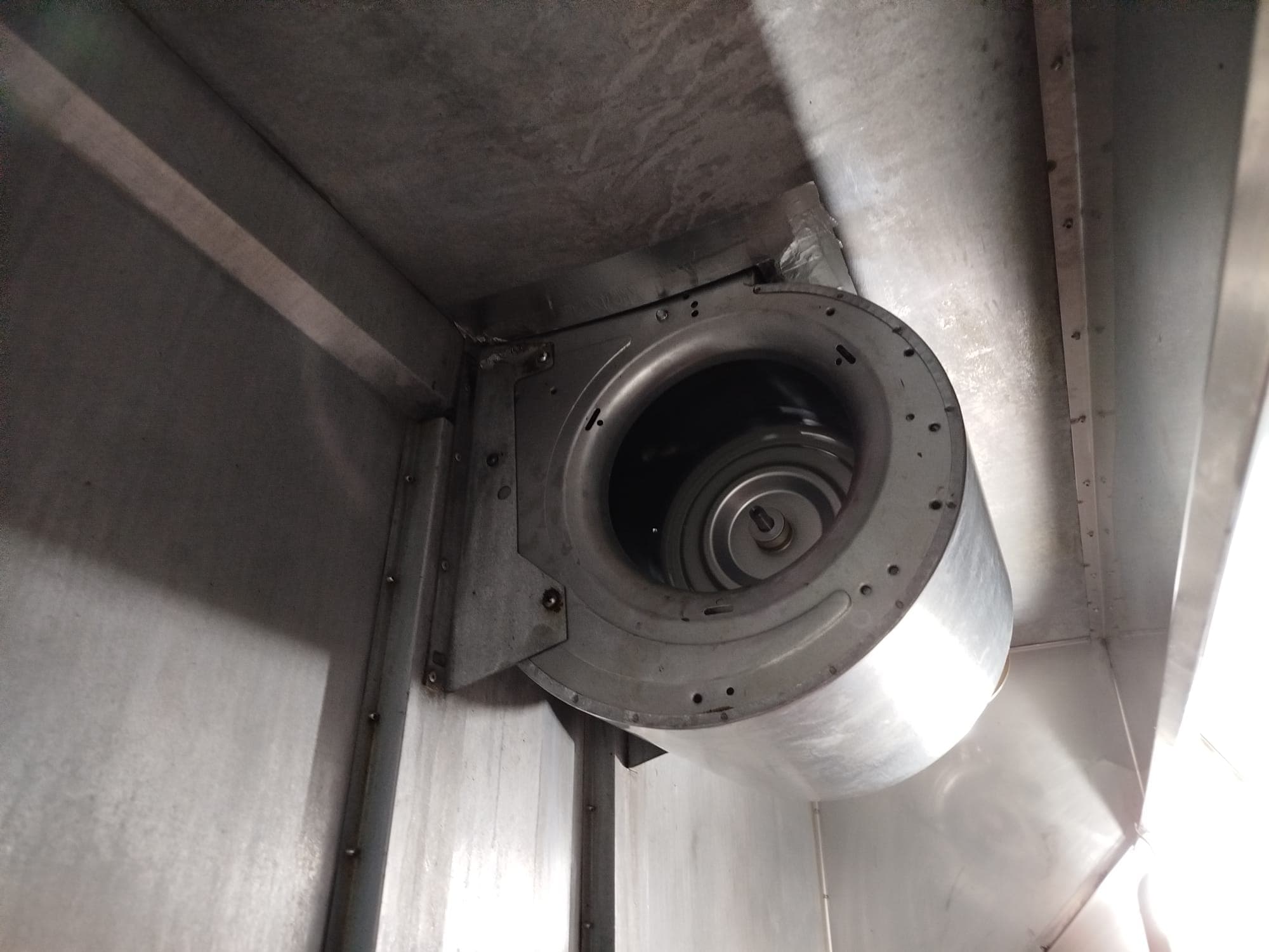 Extractor y turbina de un sistema de ventilación profesional