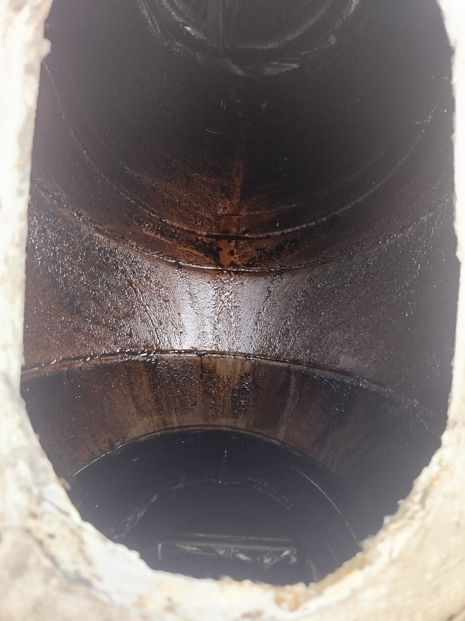Interior de un sistema de extracción durante una intervención de limpieza